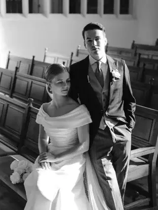 Elegant, Classic & Chique 🤍💫
Kijk dit power couple is stralen! Eline & wouter wisten heel goed welke stijl zij voor hun